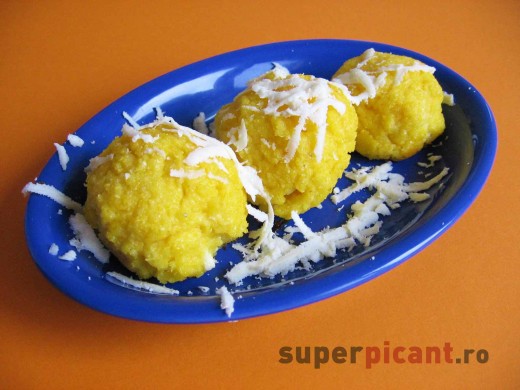 Bulz (Bulgarasi de mamaliga la cuptor) Bulz (Bulgarasi de mamaliga la cuptor)