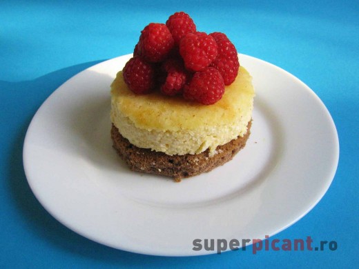 Cheese cake cu zmeura Cheese cake cu zmeura