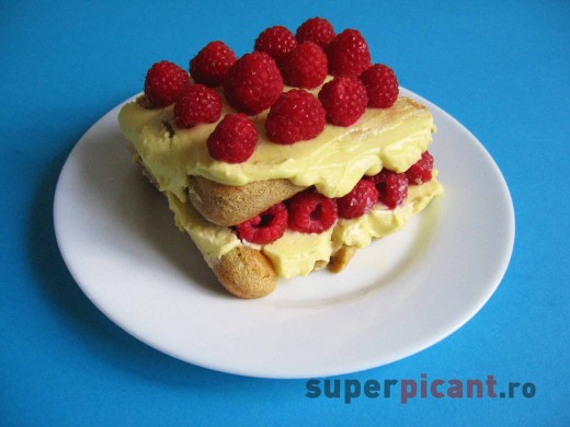 Tiramisu cu zmeura Tiramisu cu zmeura